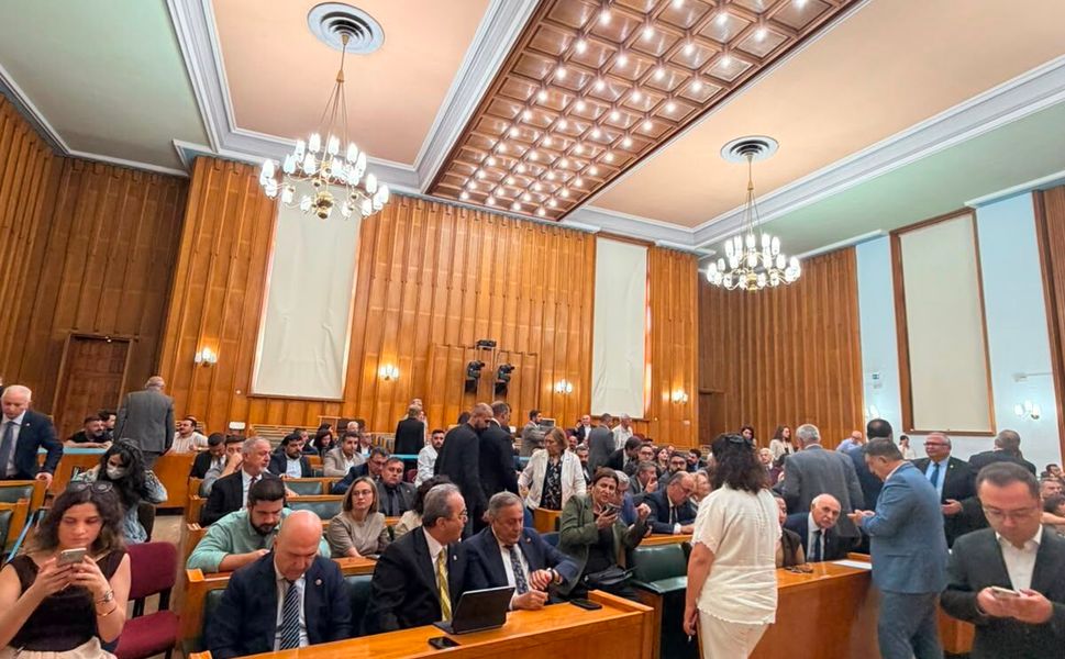TBMM'de Kritik Bekleyiş; Milletvekilleri Salonu Doldurdu!