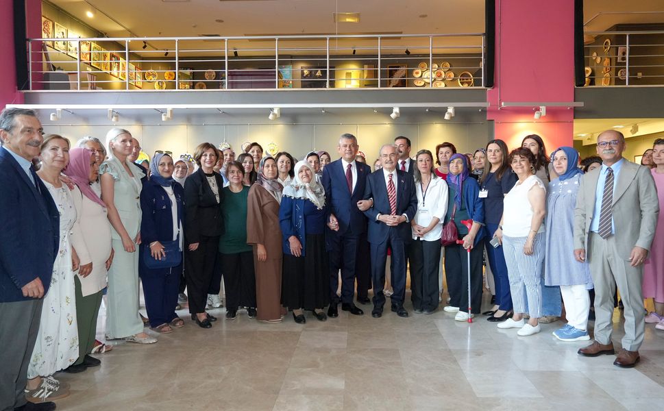 "Bu millet çaresiz değildir, seçeneksiz değildir"