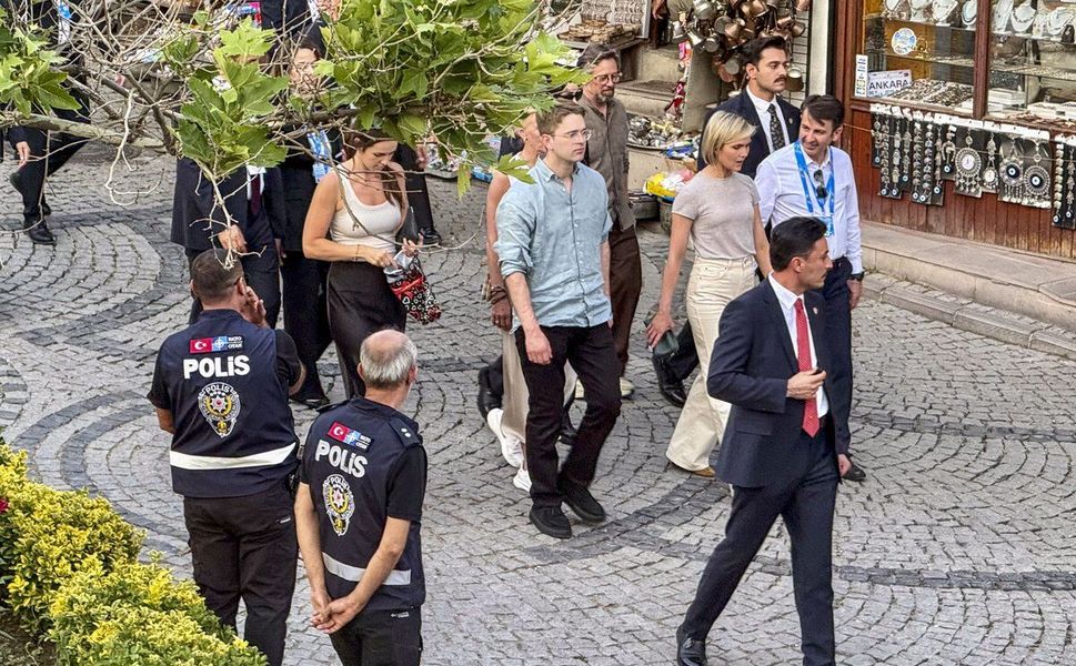 İzlanda Başbakanı Frostadottir Ankara Kalesi'ni ziyaret etti