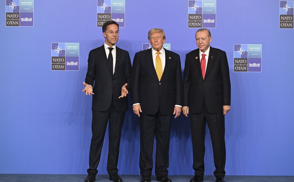 NATO Zirvesi'nde Liderler Aile Fotoğrafında Buluştu