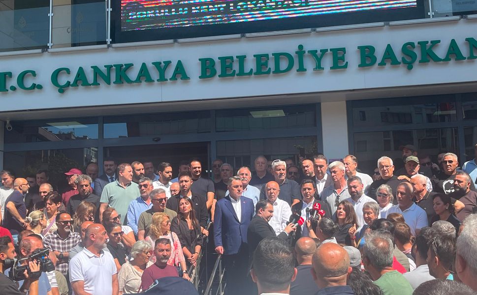 Çankaya Belediyesi Önünde Destek Bekleyişi!