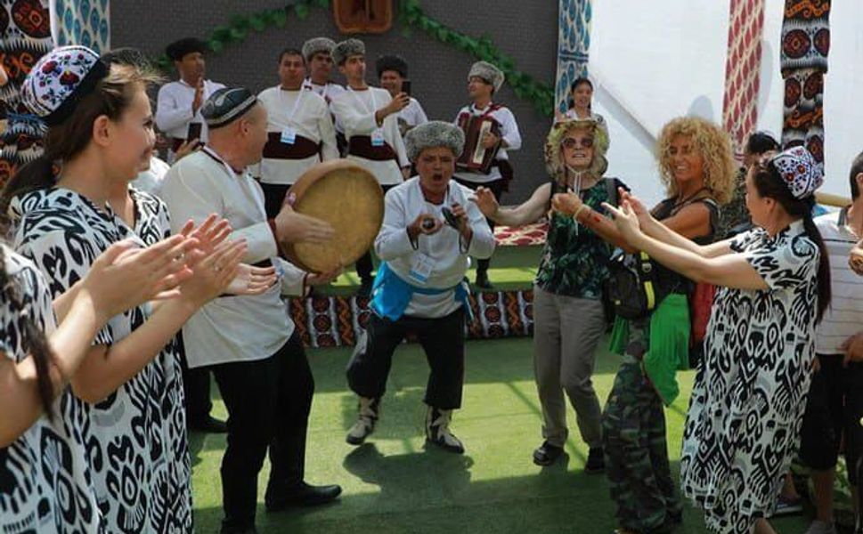 HİVA'DAKİ GELENEKSEL KAVUN FESTİVALİ YABANCI ZİYARETÇİLERE KAPILARINI YENİDEN AÇIYOR