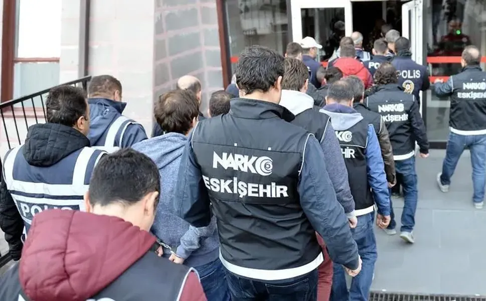 İranlı şüphelinin vücudundan 432 gram metamfetamin çıktı