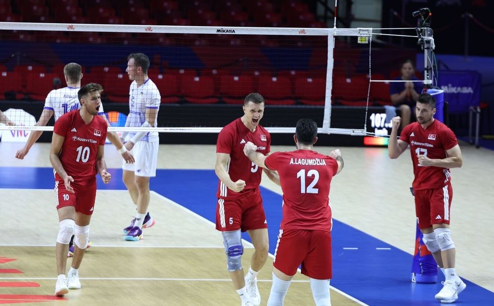 Filenin Efeleri'nden kritik galibiyet! Ukrayna'yı 3-2 mağlup etti