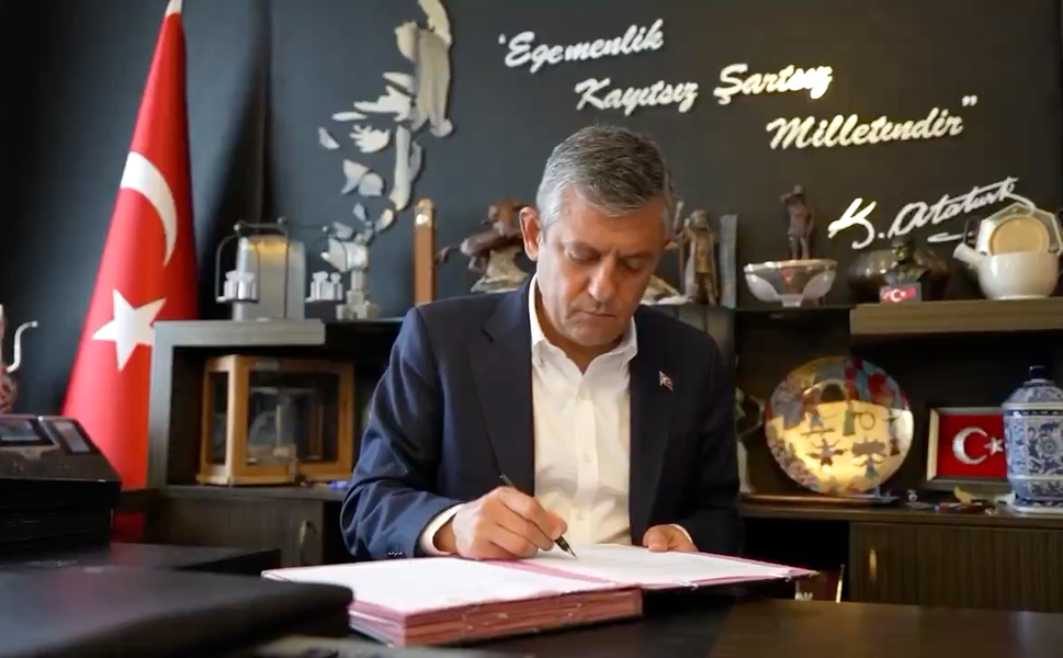 Özgür Özel CHP'den İstifa Etti!