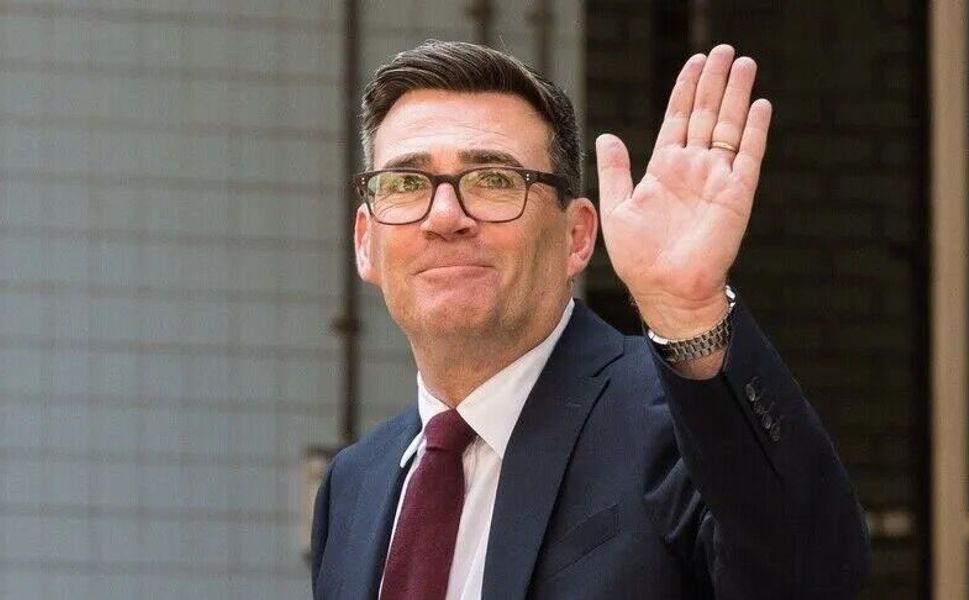 İngiltere'de Starmer İstifa Etti, Burnham Göreve Geldi