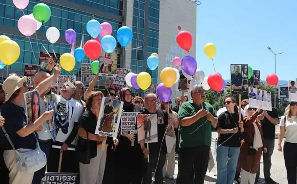 Grand Kartal Yangınında Yakınlarını Kaybedenler Adalet İçin Ankara'ya Yürüyor