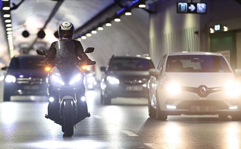 Trafikte en savunmasız grup: Motosikletliler için kırmızı ışıkta "hayat koridoru" dönemi