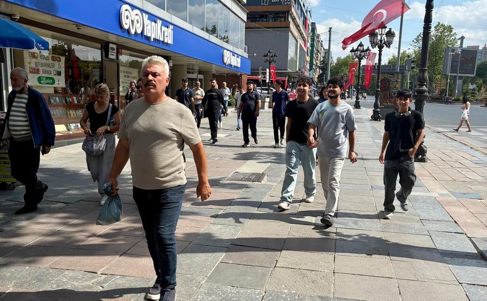Yollar Hala Kapalı, Ankaralı Yürüyor!