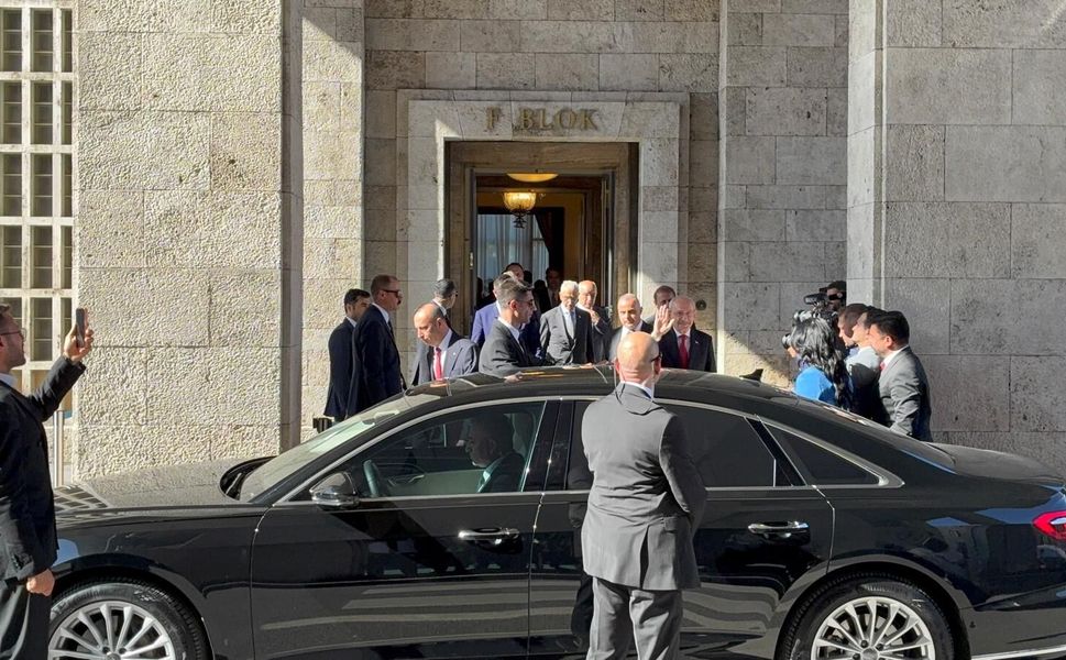 Kılıçdaroğlu'nu TBMM'de 12 CHP Milletvekili Karşıladı