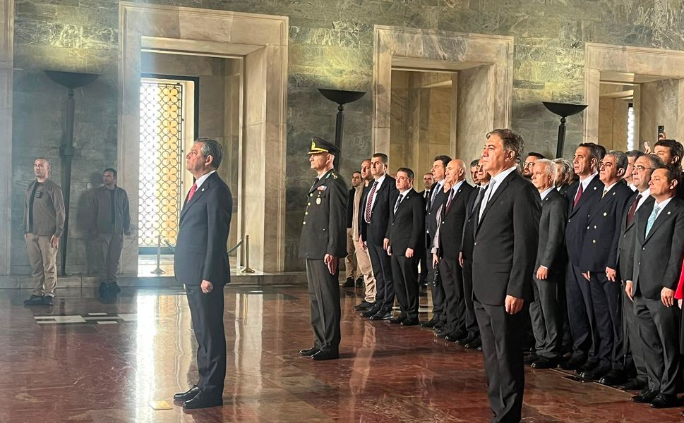 YENİ Parti'nin İlk Durağı Anıtkabir!