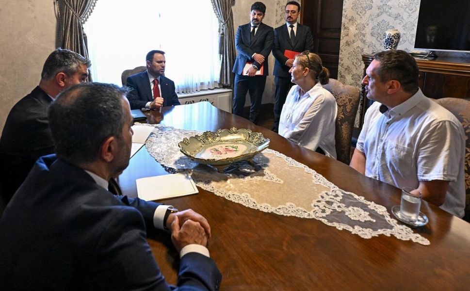 Bakan Gürlek, yorgun mermi ile hayatını kaybeden Emir'in ailesiyle görüştü