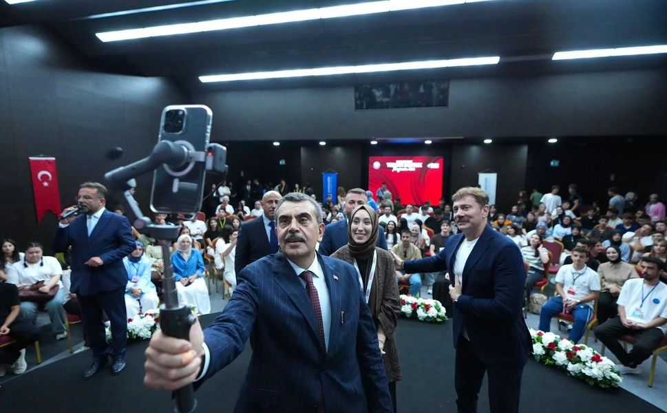 Bakan Yusuf Tekin: Sınav Sisteminde Değişiklik Yok, Sorular Yeni Müfredata Uygun Olacak