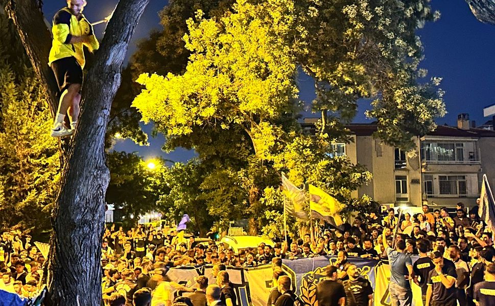 Fenerbahçe kafilesine Ankara'da coşkulu karşılama!