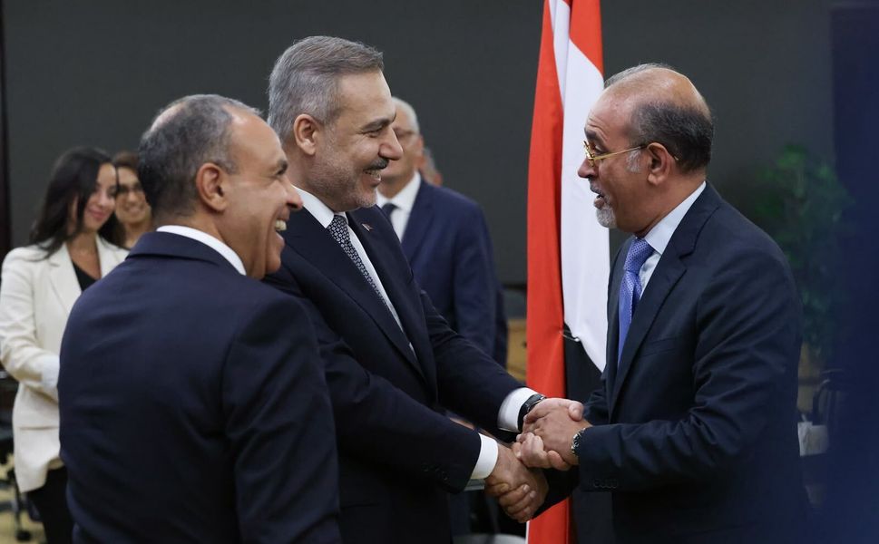 Hakan Fidan, Mısır Dışişleri Bakanı Bedir Abdülati ile bir araya geldi