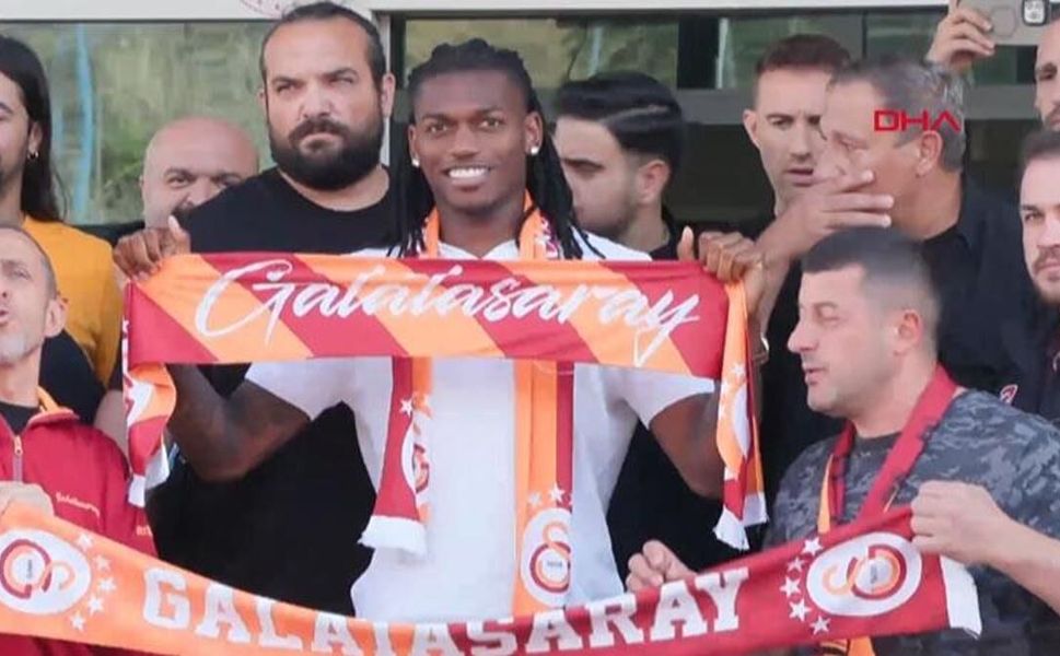 Galatasaray’ın yeni yıldızı Rafael Leao İstanbul’a geldi