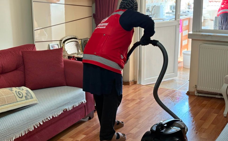 Sincan Belediyesi'nden ihtiyaç sahibi vatandaşlara ücretsiz evde temizlik desteği