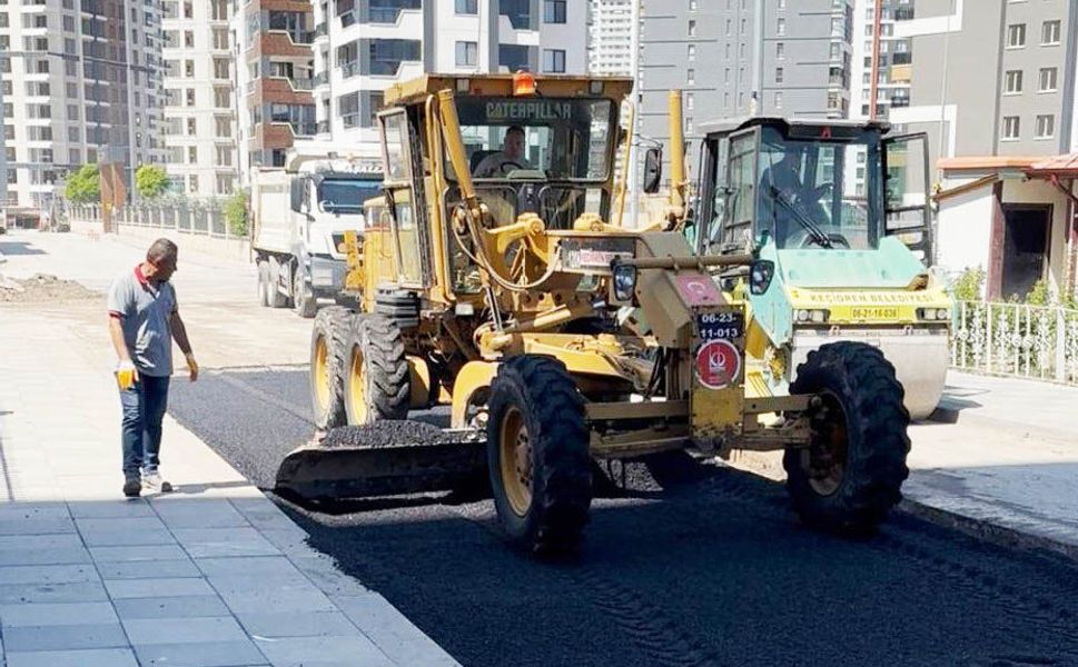 Keçiören Belediyesi Fen İşleri ekipleri sahada: Yol ve kaldırımlarda yenileme çalışması