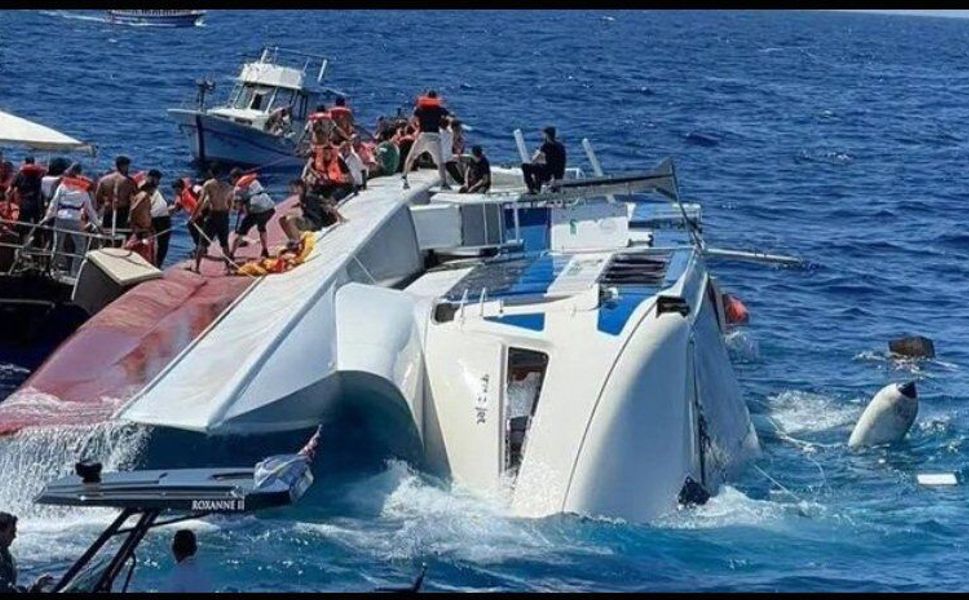 Girne açıklarında batan gemi için alarm: 20 kişi aranıyor