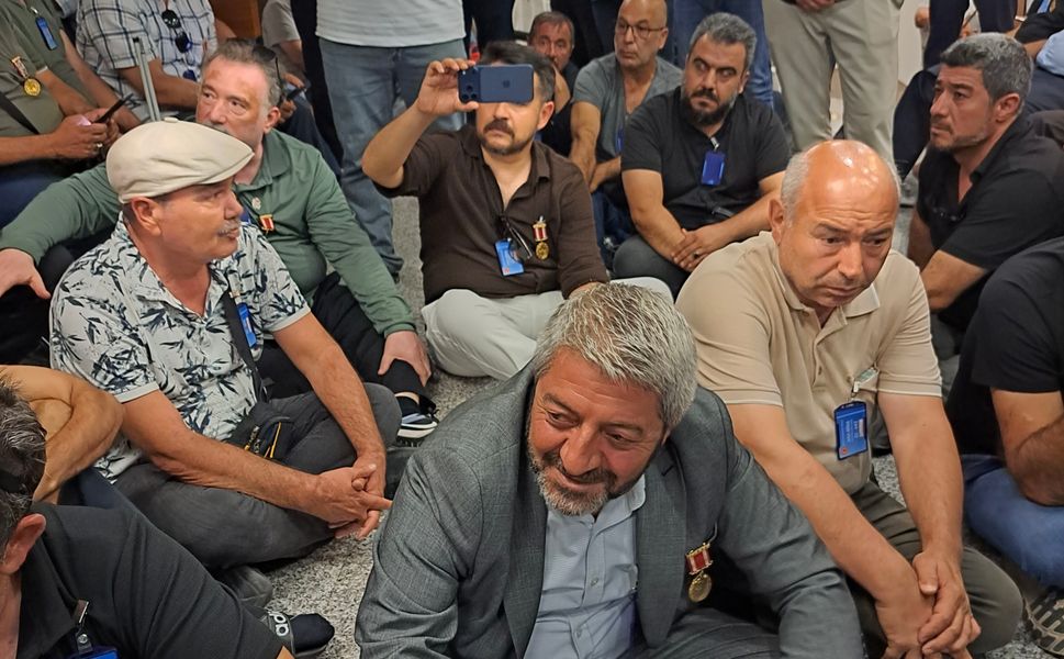 Komisyon Öncesi Gerginlik: Gaziler İçeri Alınmadı!