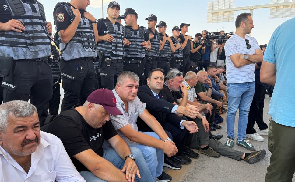 Gaziler İçin Bir Araya Gelen Siyasilerin Önü Kesildi!