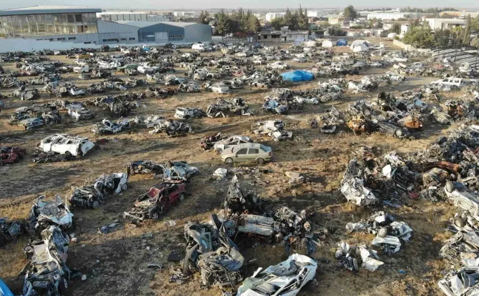 Hatay’da depremde enkazdan çıkarılan araçlar sahiplerine teslim edildi