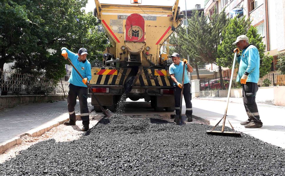 Yenimahalle'de Altyapı Mesaisi Sürüyor: Ekipler İlçenin Dört Bir Yanında Çalışıyor