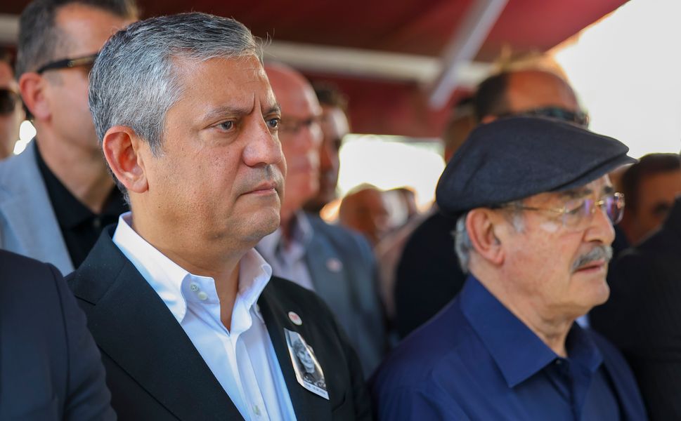 Özgür Özel, Güzin Büyükerşen'in Cenaze Törenine Katıldı