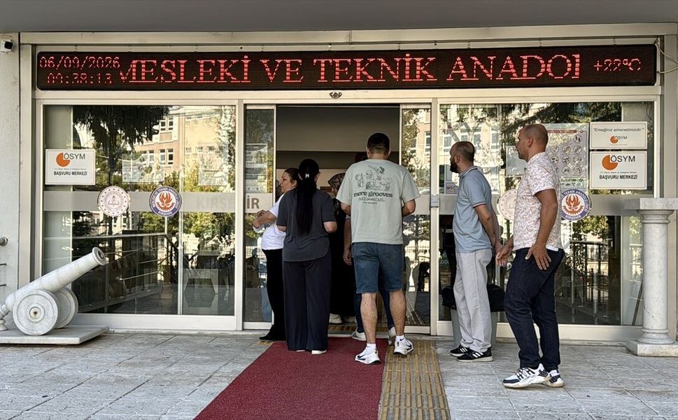 KPSS’de ilk oturum başladı: 1 milyon 708 bin aday ter döküyor