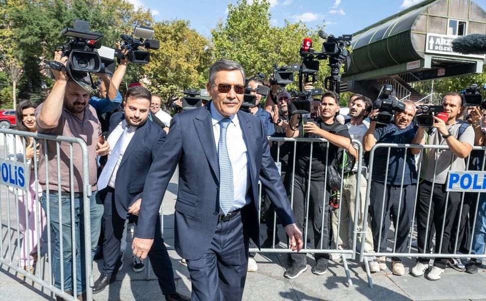 Melih Gökçek, Ankara Adliyesi’nde şüpheli sıfatıyla ifade veriyor