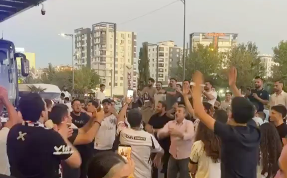 Beşiktaş Taraftarlarından Maç Öncesi “Amed” Tezahüratı!