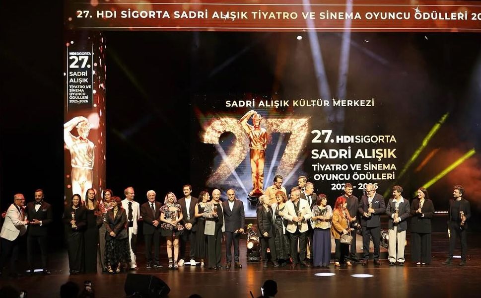 Sadri Alışık Ödül Törenine Ünlü Akını!