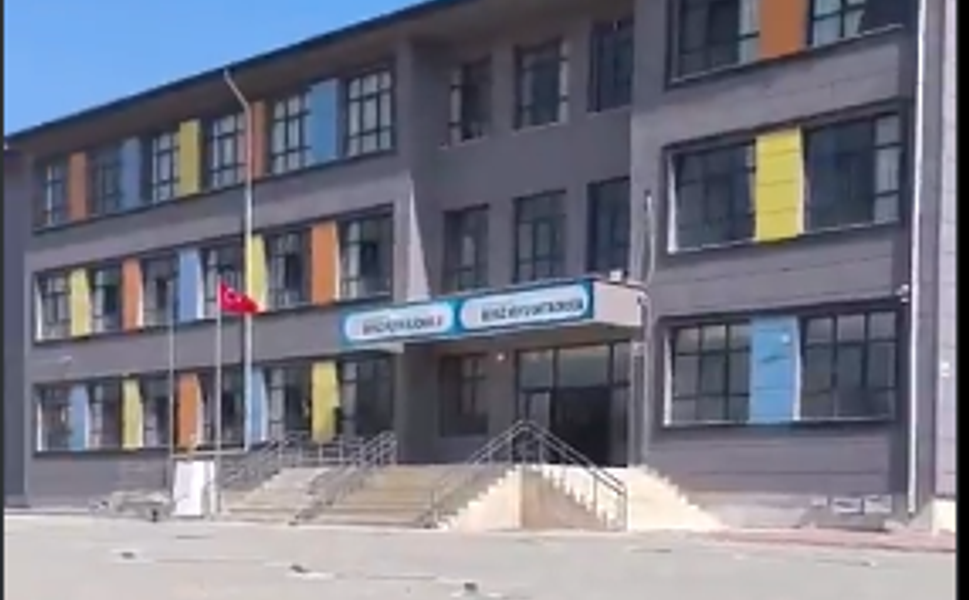 Okulun İlk Günü Skandalı: Şebeke Suyu Yok, Klima Yok!
