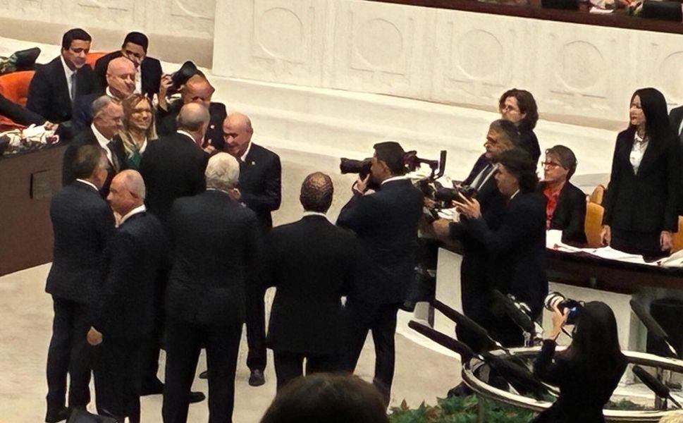 Erdoğan, TBMM'den Güllerle Uğurlandı!