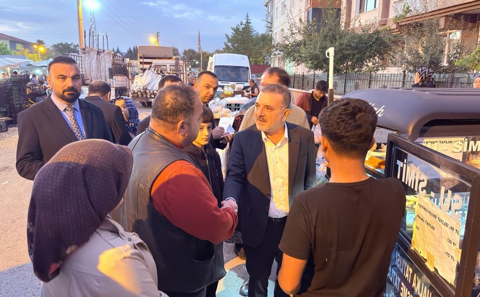 Sincan’da pazar tezgahının başına Başkan Murat Ercan geçti
