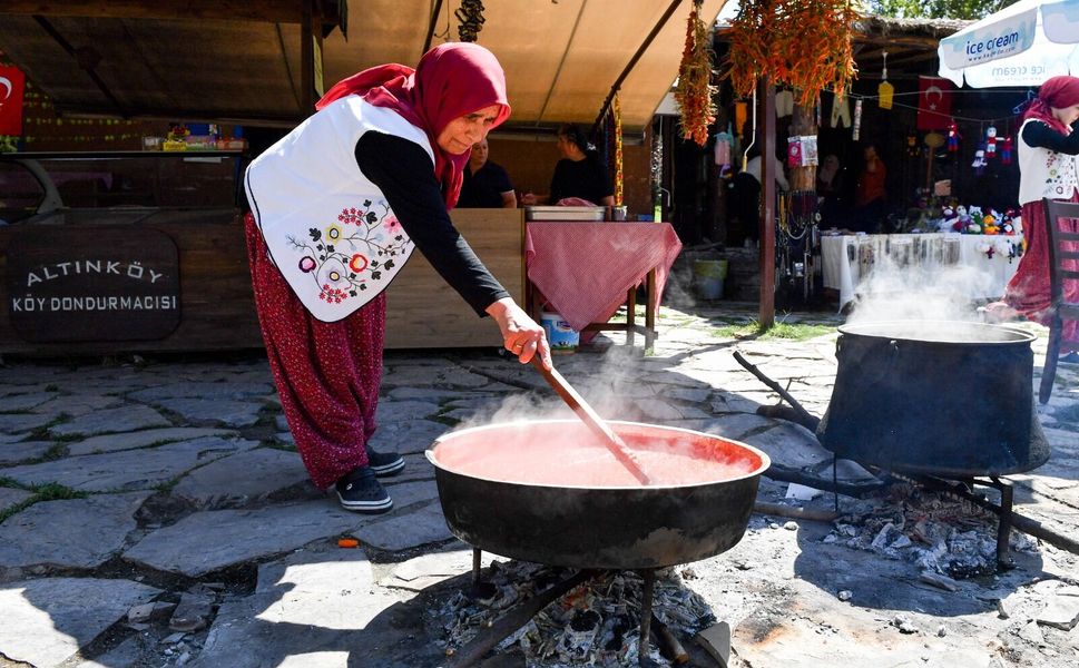 Altınköy’de Kış Telaşı: Geleneksel Lezzetler Yeniden Sofralara Hazırlanıyor