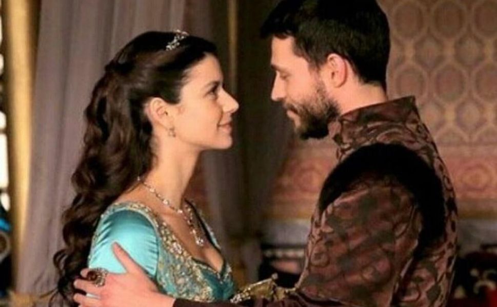 Beren Saat ve Ekin Koç 10 Yıl Sonra Yeniden Bir Arada
