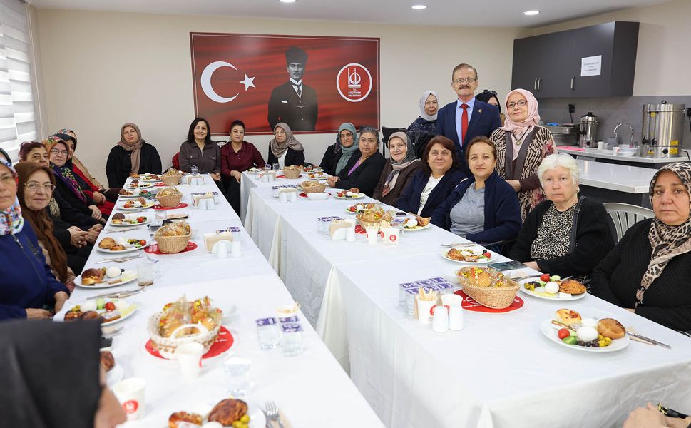 Keçiören’de Kadın ve Aile Buluşmasında Değerler Konuşuldu