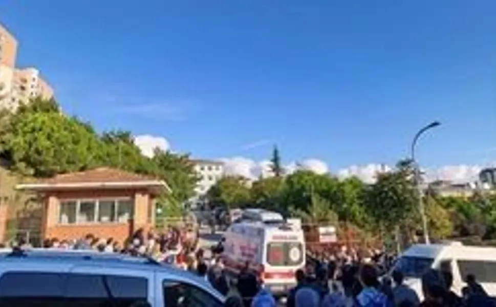 Başakşehir'de ortaokulda kavga: 5 öğrenci yaralandı