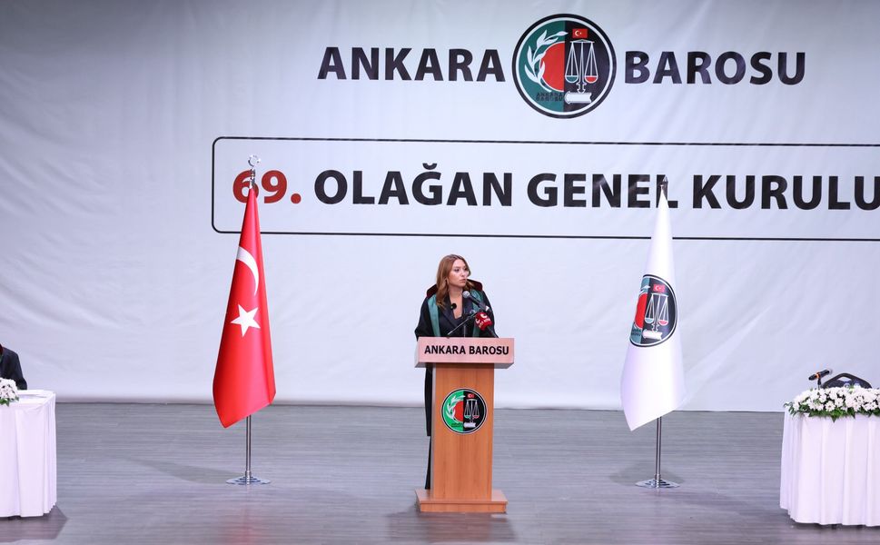 Elçin Özge Şimşek Çağlayan’dan genç avukatlara mesaj: “Yalnız değilsiniz”