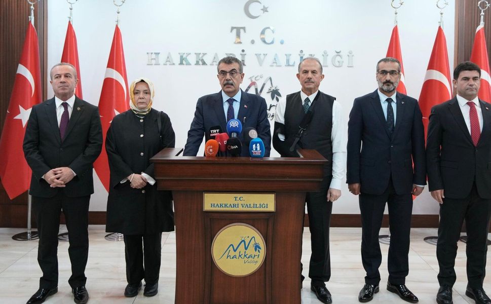 Bakan Tekin Hakkari'de il eğitim değerlendirme toplantısında konuştu