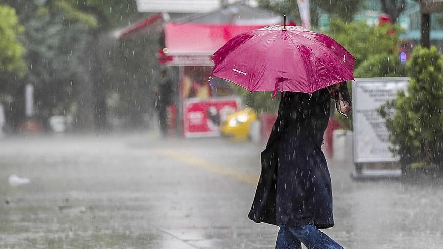 Karadeniz'i Sağanak Vurdu: İlçelerde Su Baskını Alarmı!