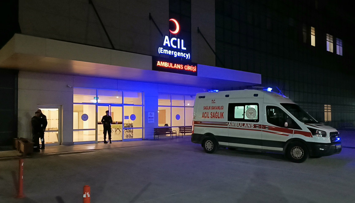 Kadın müzisyeni bıçakladı!