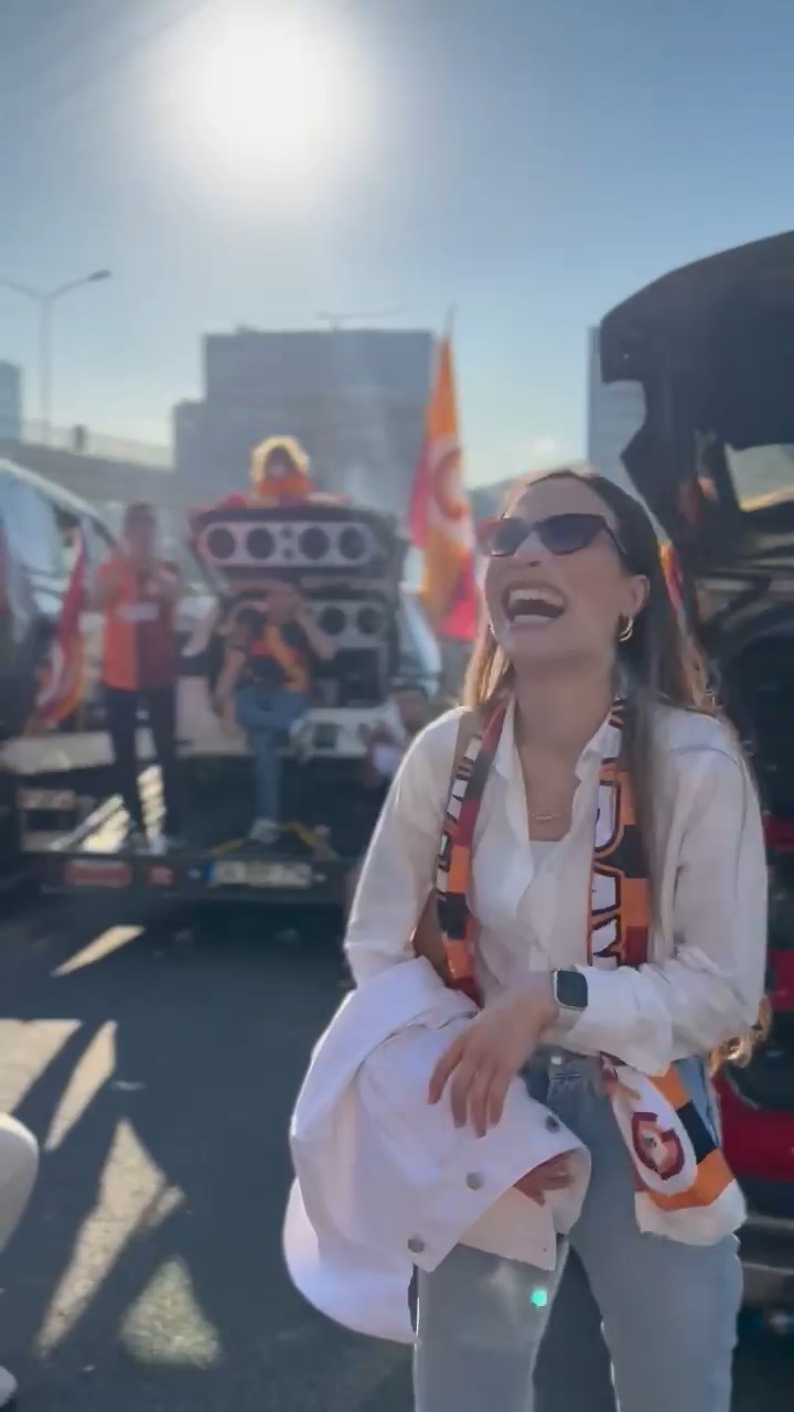Galatasaray Şampiyonluğunda Romantik An! Rams Park'ta Evlilik Teklifi