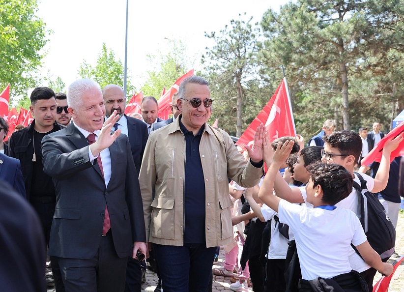 Sultangazi İstanbul'da 'Spor Şehri İstanbul' Coşkusunu Yaşadı! Gençler Şampiyonluk İçin Ter Döktü