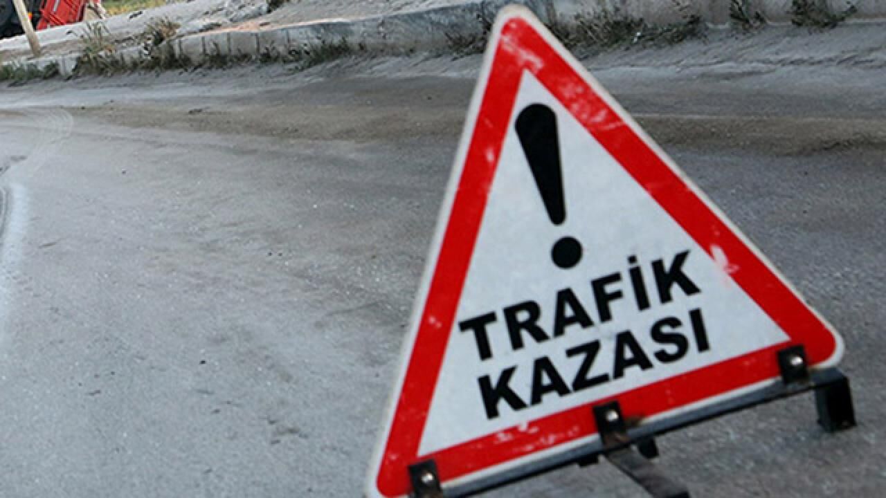 Mamak’ta Korkutan Kaza! Beton Mikseri Otomobili Sürükledi