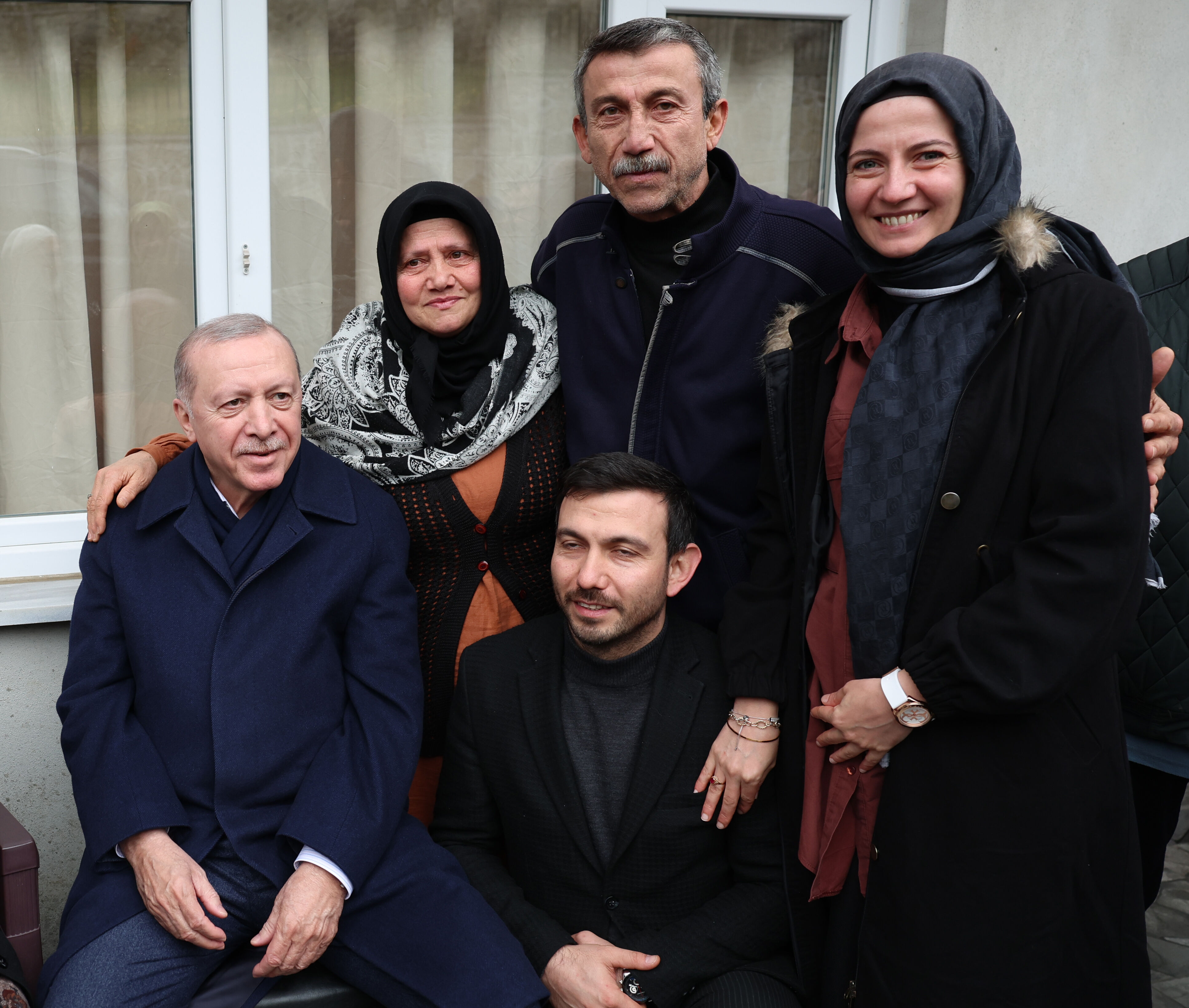 Cumhurbaşkanı Erdoğan,  Rize'de komşularıyla bayramlaştı