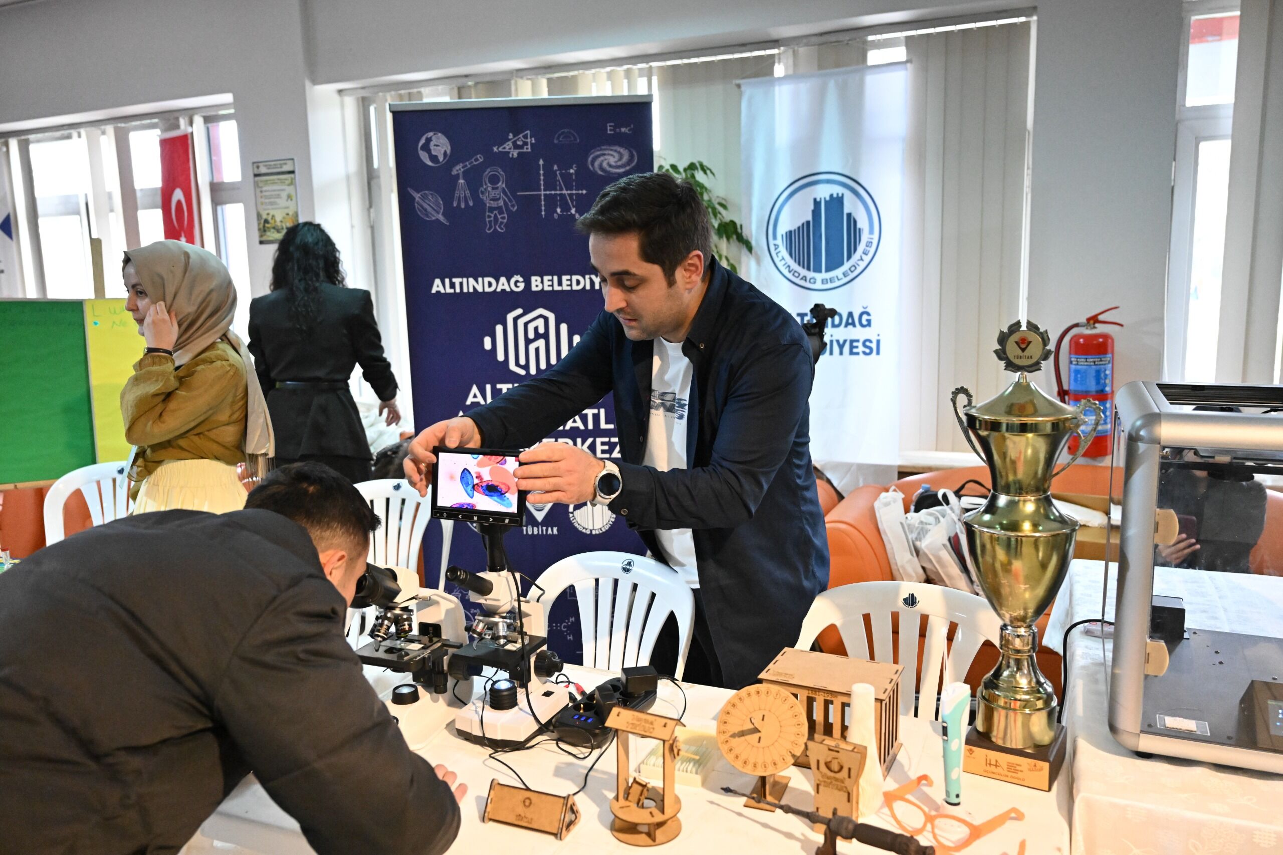 Altindağ’in İlk Bi̇li̇m Şenli̇ği̇ Renkli̇ Görüntülere Sahne Oldu (21)