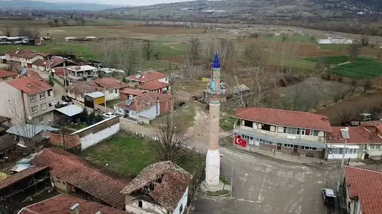Cami Yıkıldı Minare Kaldı Köyün Tarihi Sembolü