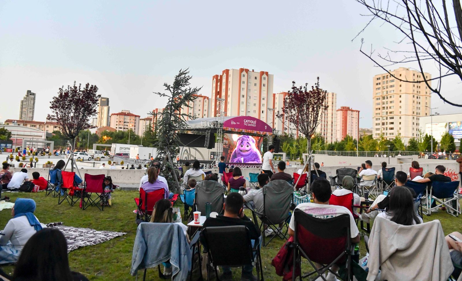 Ankara Büyükşehir Belediyesi'nden Çayyolu'nda Açık Hava Sineması Keyfi